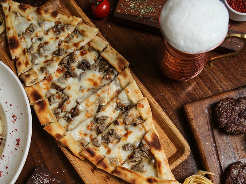 Kavurma Kaşarlı Pide