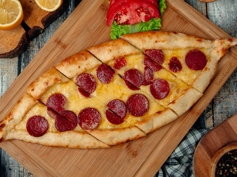 Sucuklu Pide